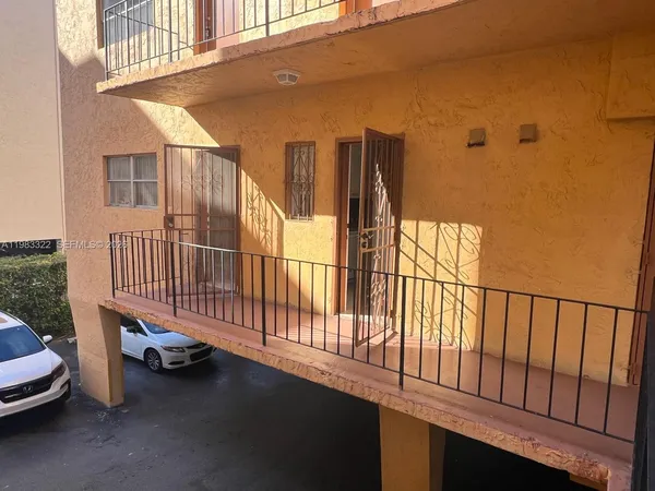 $2,300 | 1900 West 54th Street, Unit 119, Hialeah, FL 33012