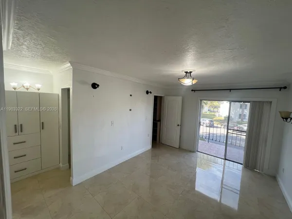 $2,300 | 1900 West 54th Street, Unit 119, Hialeah, FL 33012