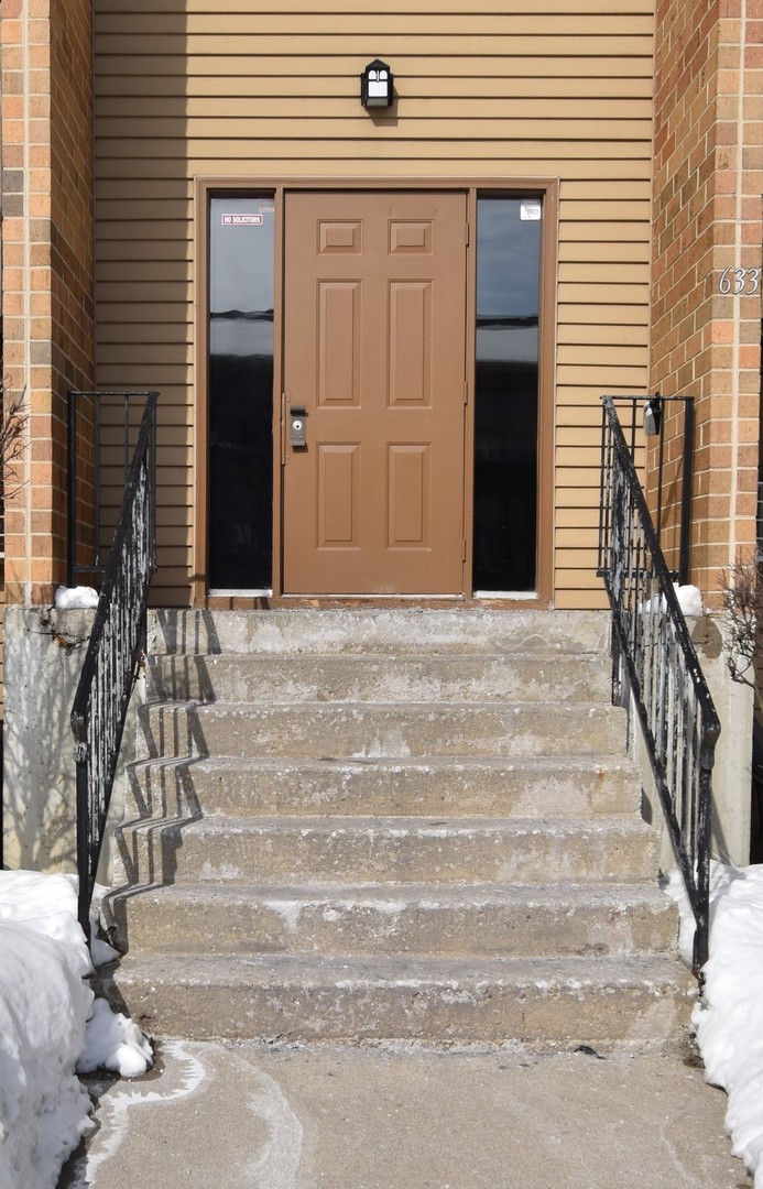 633 South Virginia Road, Unit 216 Crystal Lake, IL 60014 - Photo 1 of 10