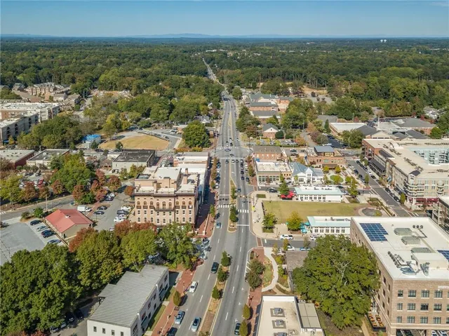 $770,000 | 150 Cobblestone Way, Alpharetta, GA 30009