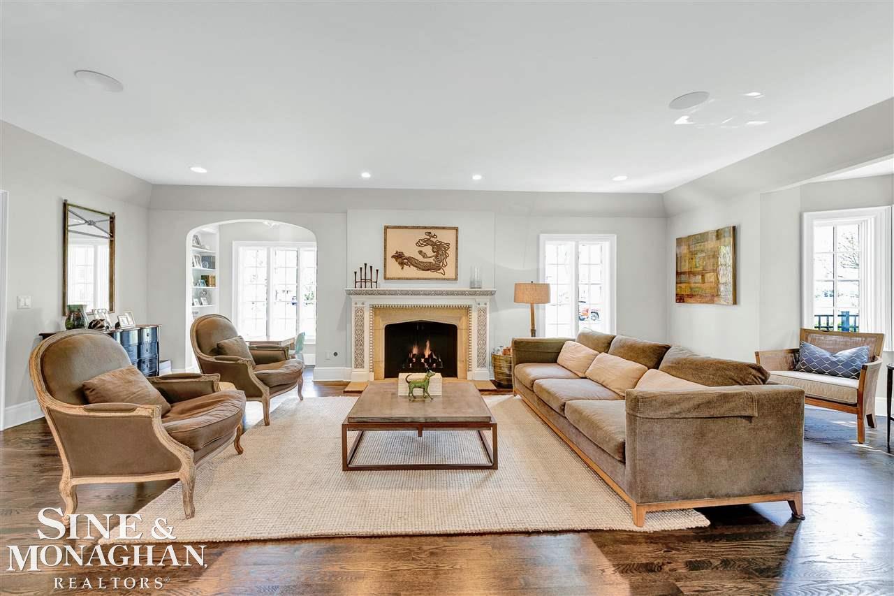 219 Cloverly Road Grosse Pointe, MI 48236 - Photo 6 of 71 50076283-5.JPG