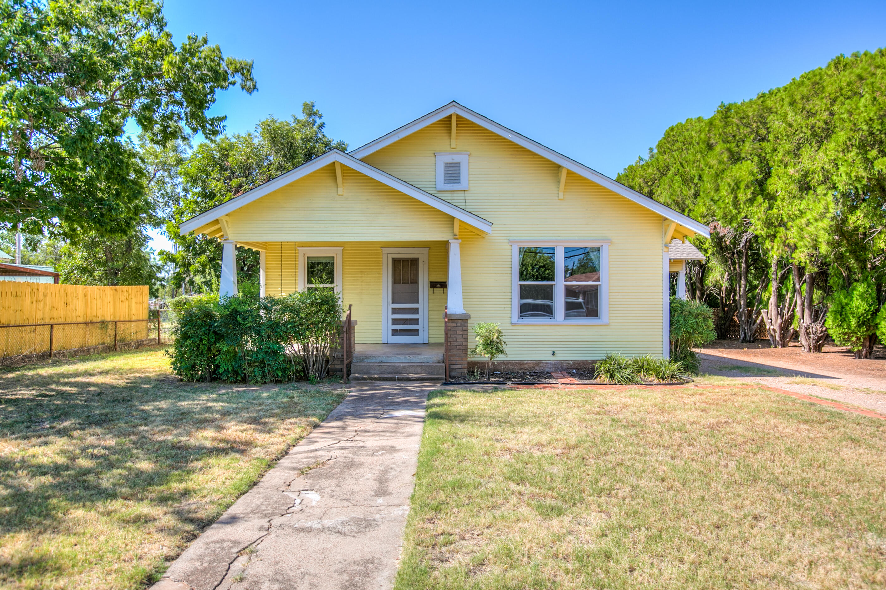 1305 North 8th Street Ballinger, TX 76821 - Photo 3 of 26 6L4A3353_4_5_6_7