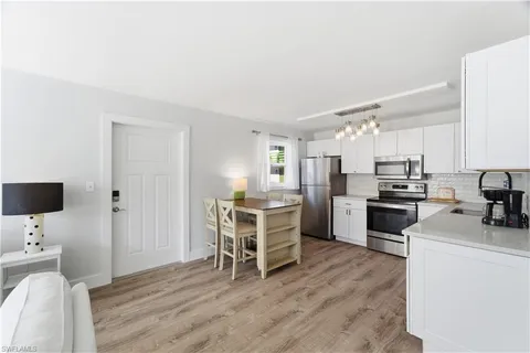 $425,000 | 975 9th Avenue South, Unit 11, Naples, FL 34102