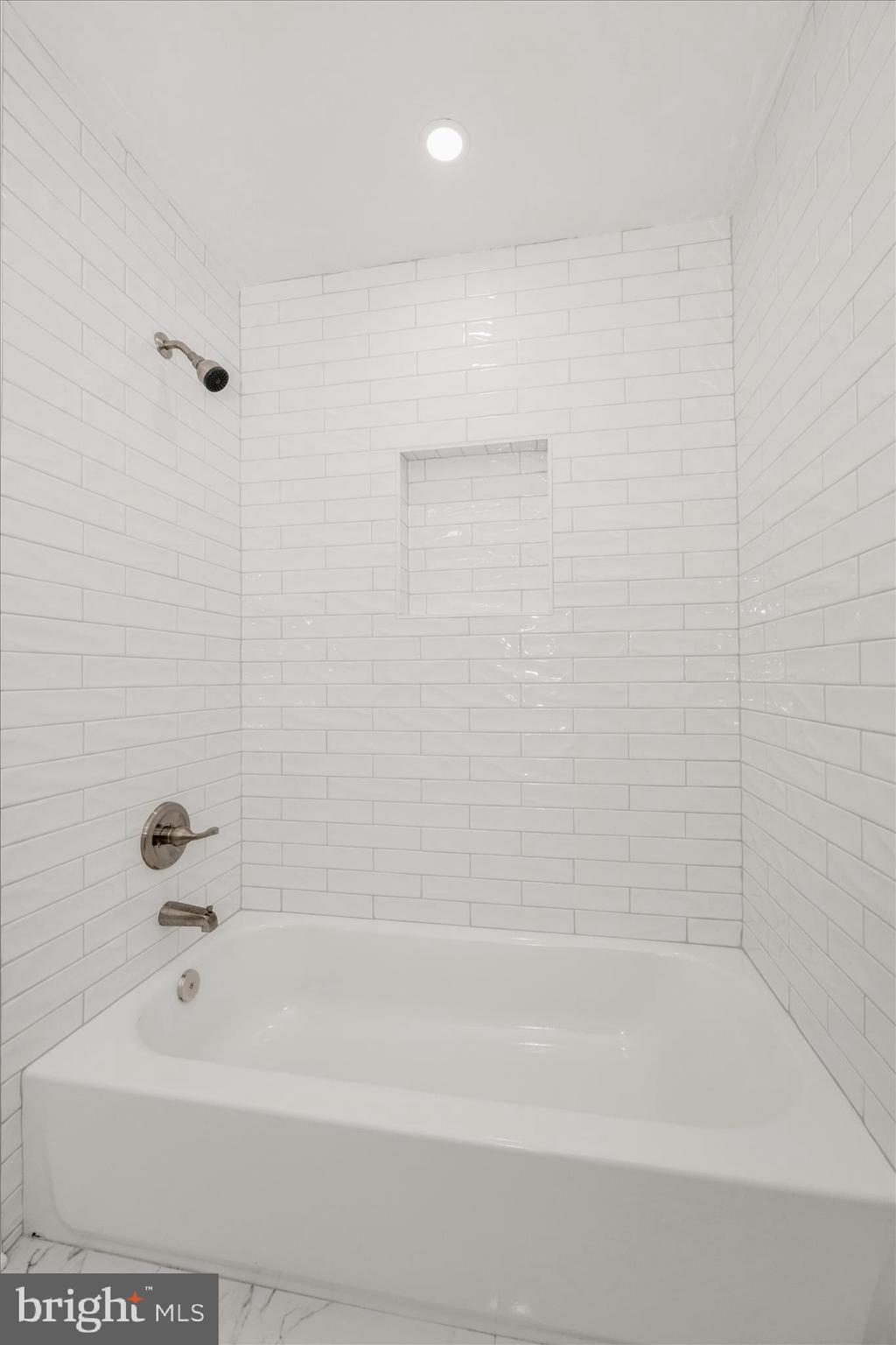 1925 Queensway Baltimore, MD 21222 - Photo 21 of 53 Bathroom