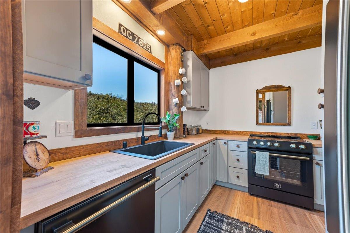 17500 Winding Oaks Road Grass Valley, CA 95949 - Photo 19 of 55