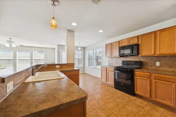 $285,000 | 1034 Clover Leaf Court, Rosenberg, TX 77469