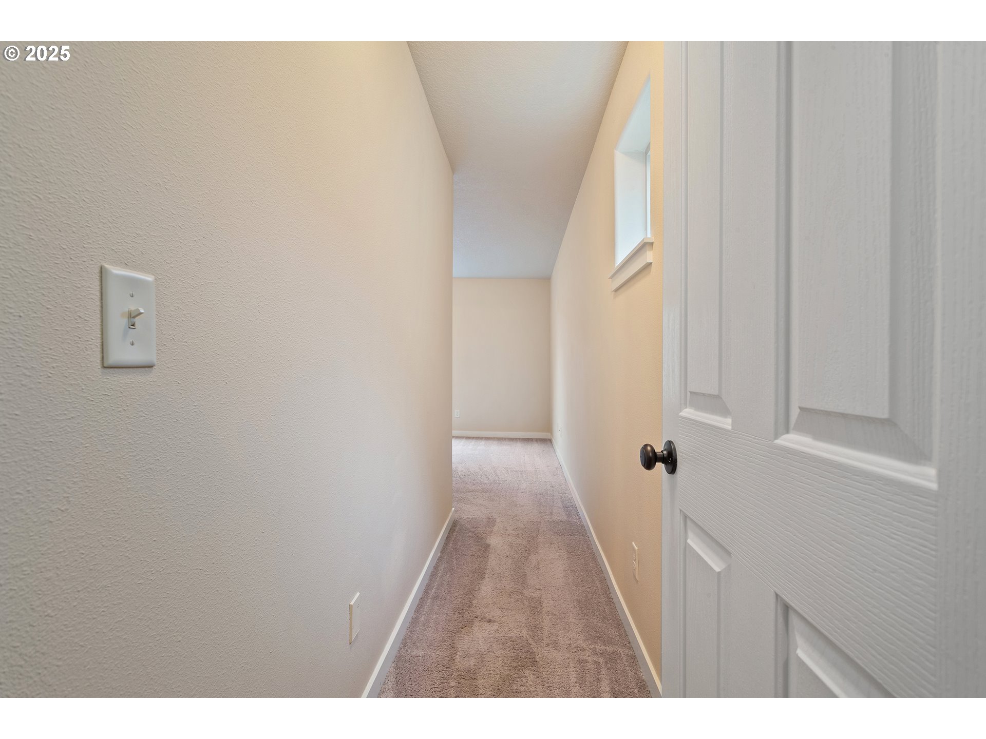 17515 Southwest Vanguard Lane Beaverton, OR 97007 - Photo 16 of 34 a view of a room