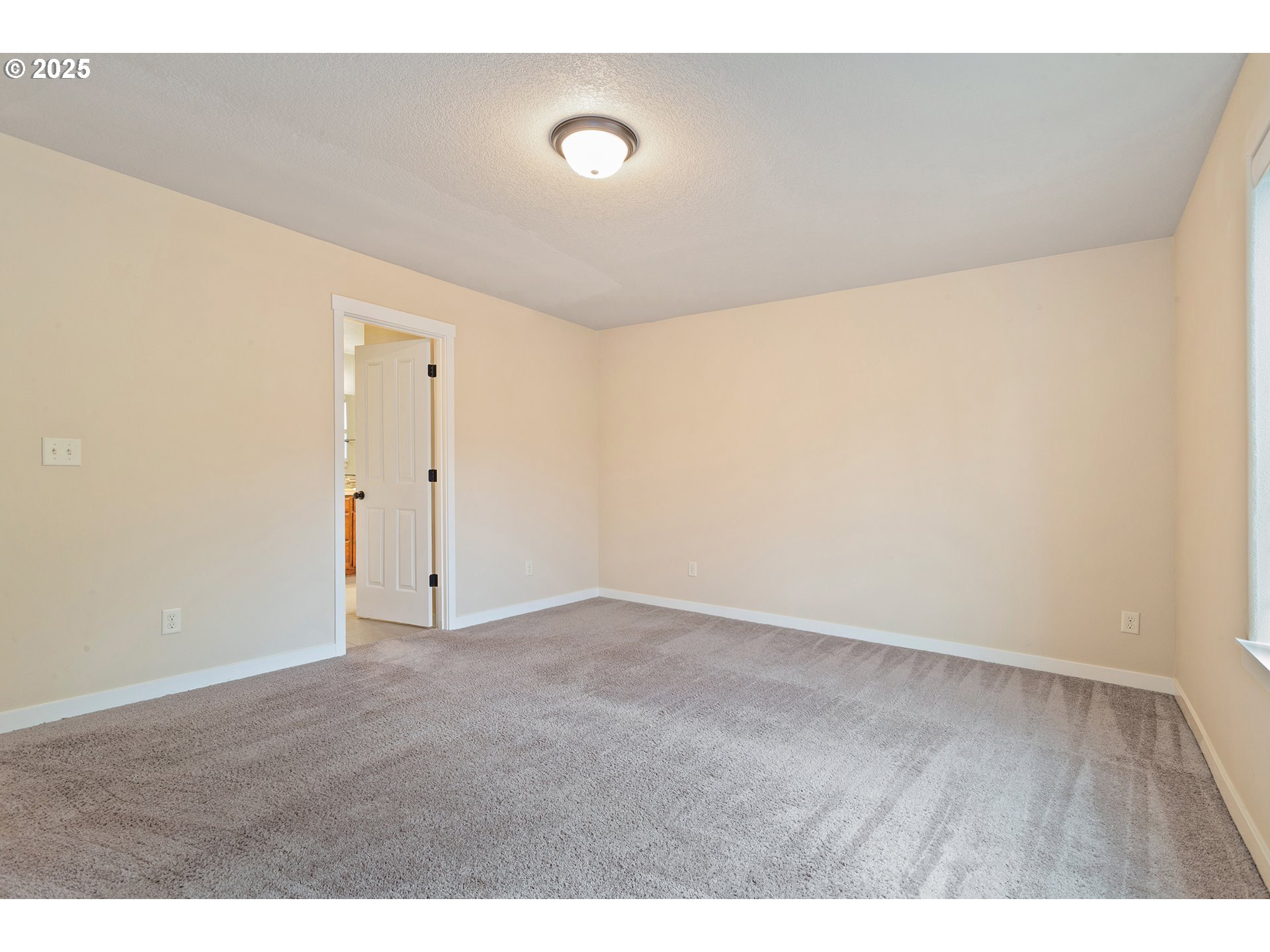 17515 Southwest Vanguard Lane Beaverton, OR 97007 - Photo 18 of 34 a view of an empty room