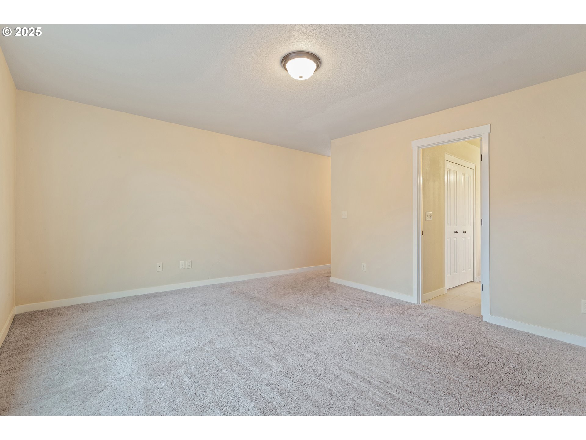 17515 Southwest Vanguard Lane Beaverton, OR 97007 - Photo 19 of 34 a view of an empty room