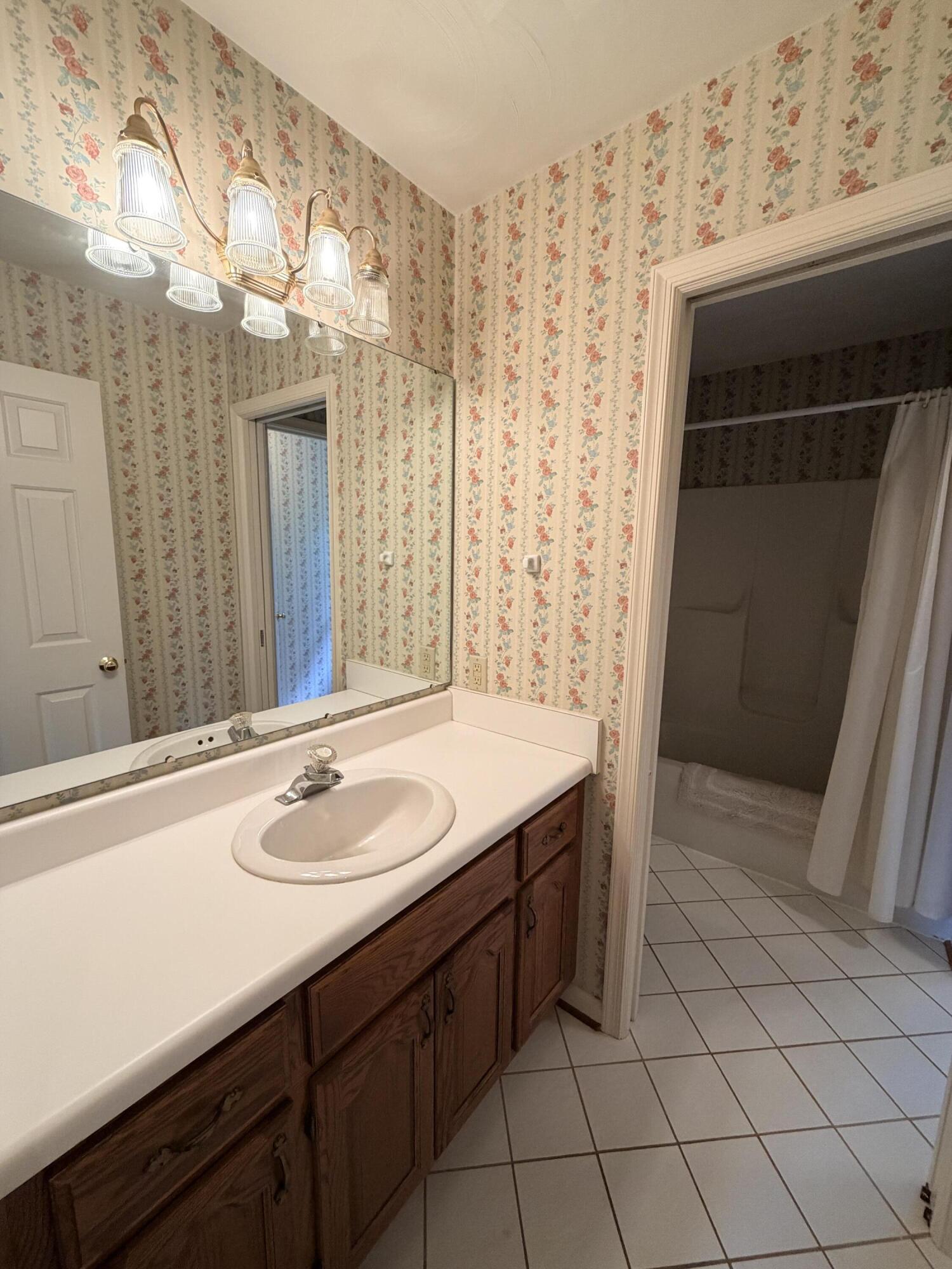 1840 Mountain View Road Vinton, VA 24179 - Photo 19 of 29 20260710_210611264_iOS