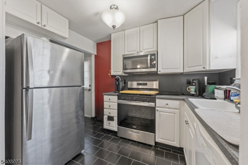 102 Barnsdale Road Clifton, NJ 07013 - Photo 5 of 23