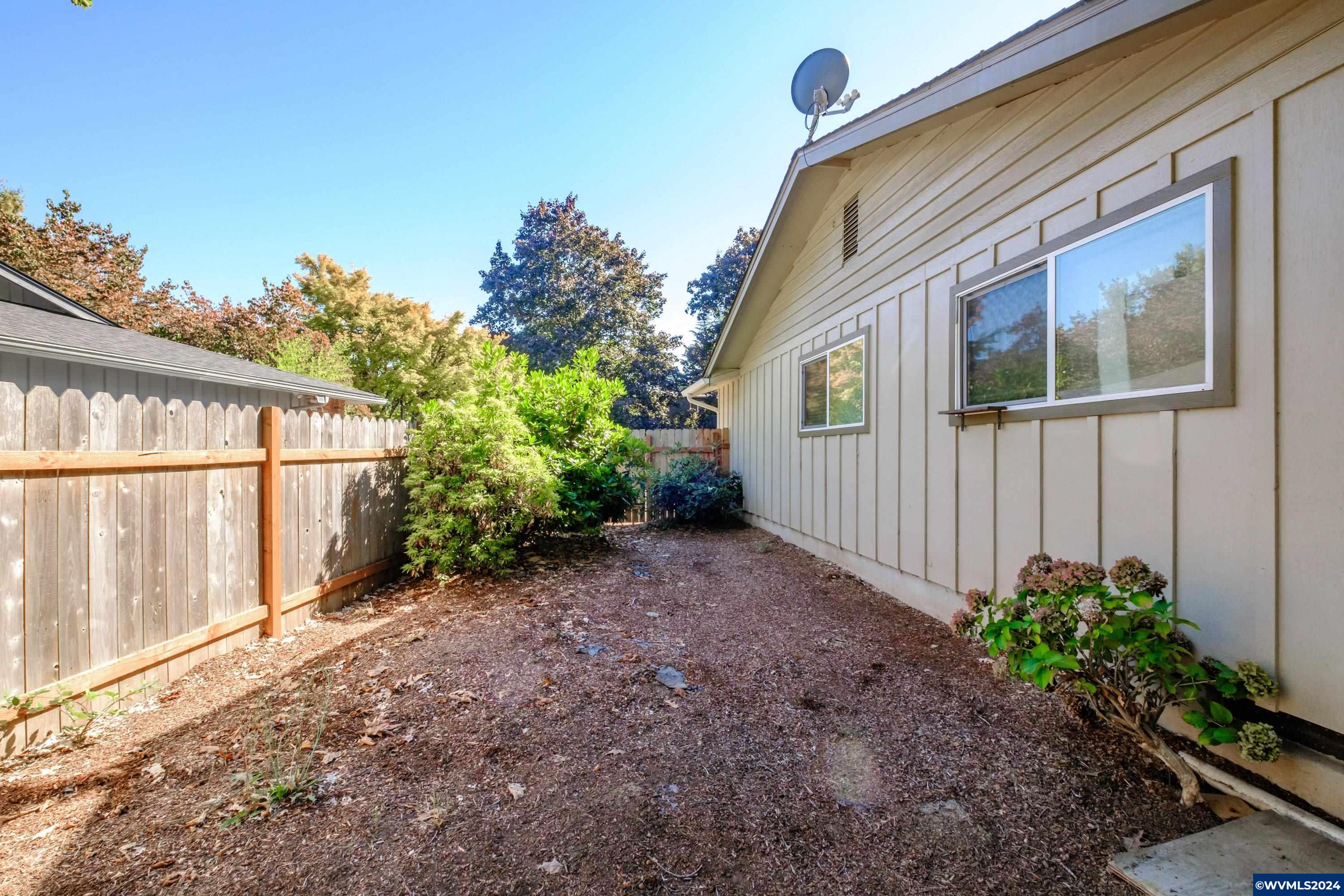 1214 Northeast Springwood Drive Albany, OR 97321 - Photo 45 of 50
