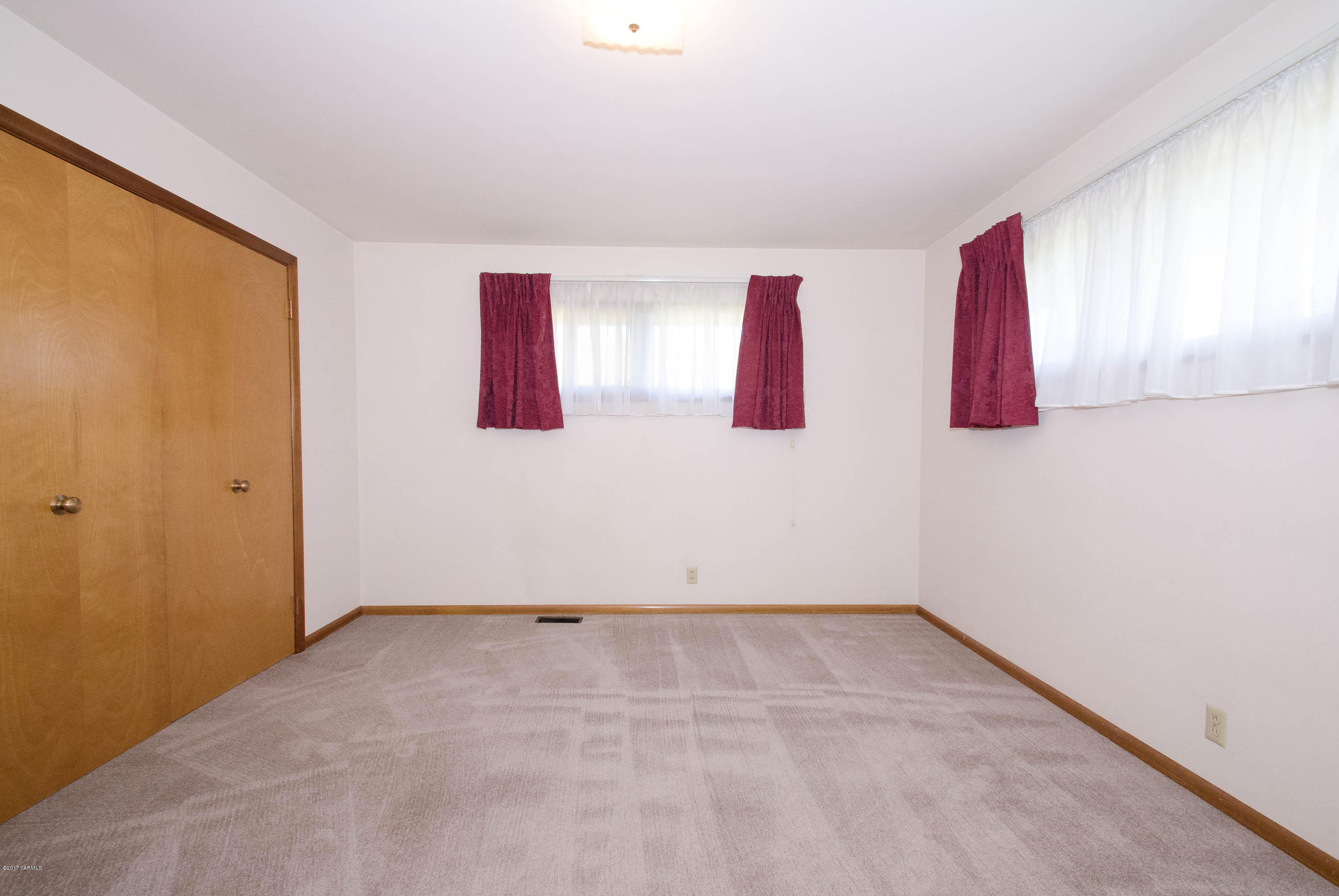 3591 Harrah Road Harrah, WA 98933 - Photo 13 of 20 an empty room with windows and cabinet