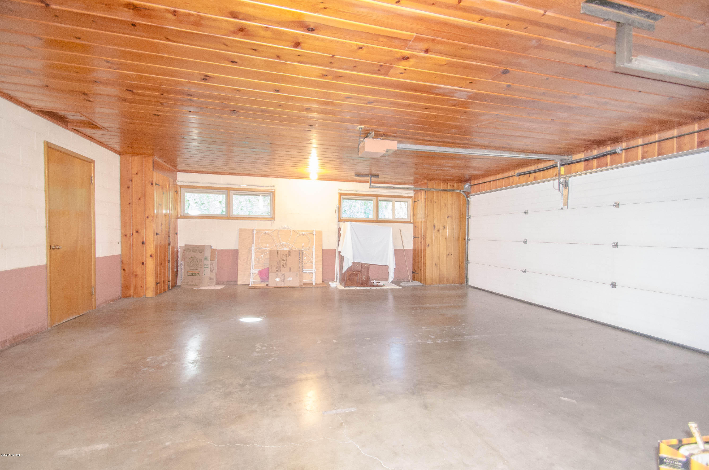 3591 Harrah Road Harrah, WA 98933 - Photo 17 of 20 a view of an empty room with a window
