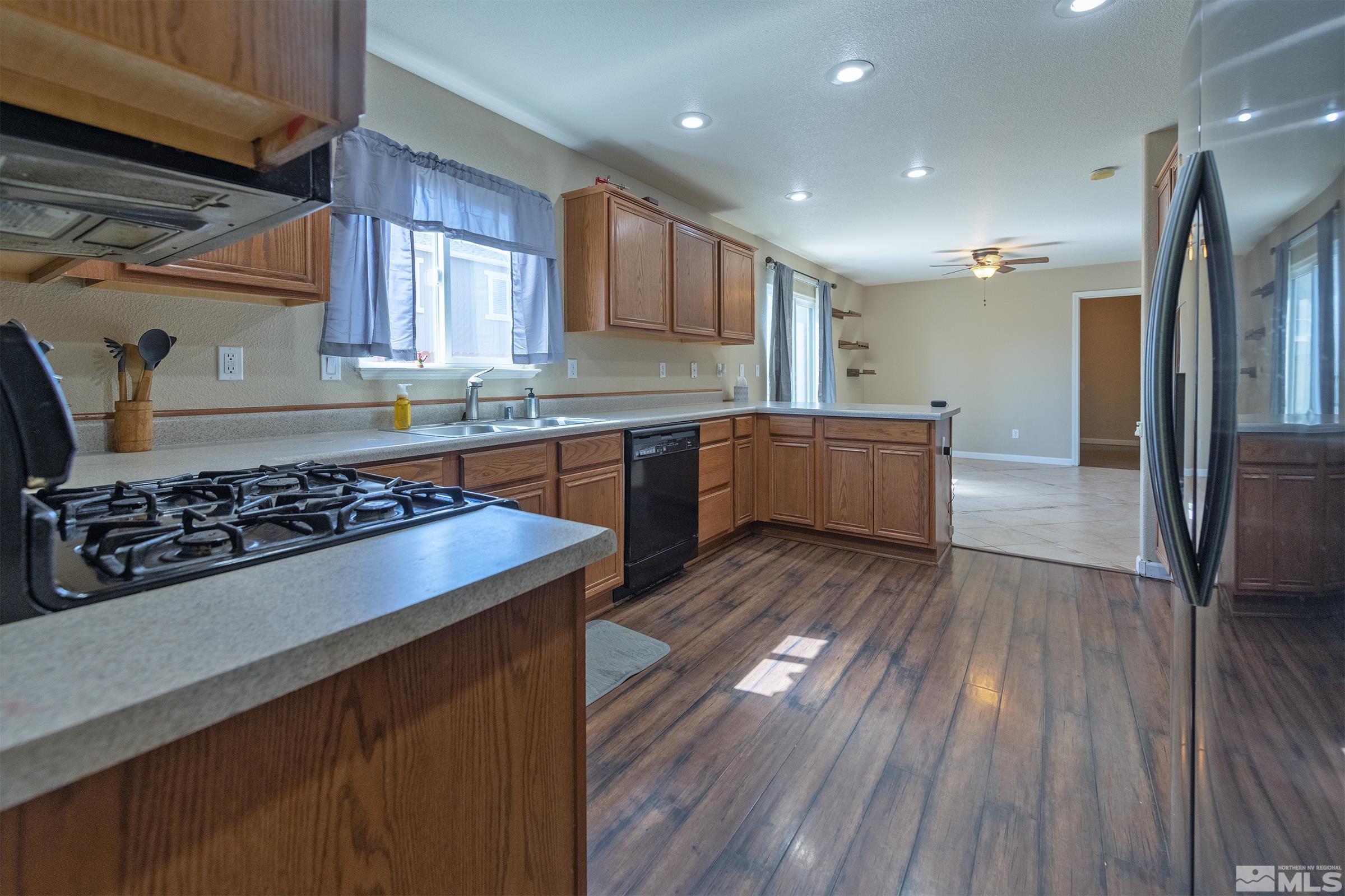 18321 Vineyard Court Reno, NV 89508 - Photo 4 of 26 Photo 4