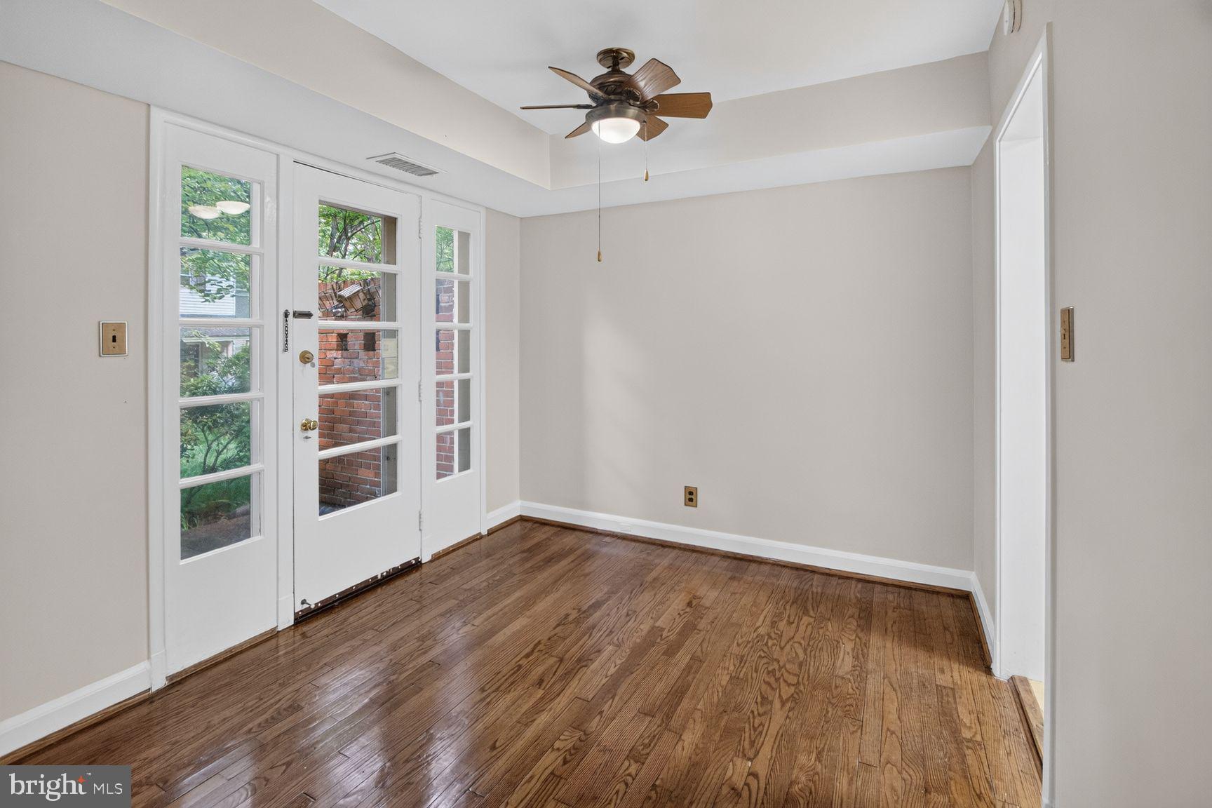 8640 Geren Road, Unit 143 Silver Spring, MD 20901 - Photo 9 of 27 Dining room just off kitchen