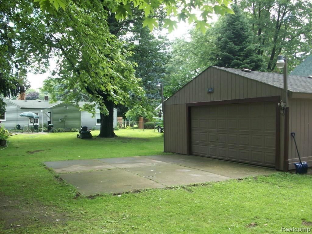 25231 Shook Road Harrison Township, MI 48045 - Photo 8 of 24 100_3908.jpg