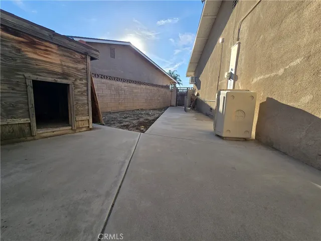 a view of a backyard with plants