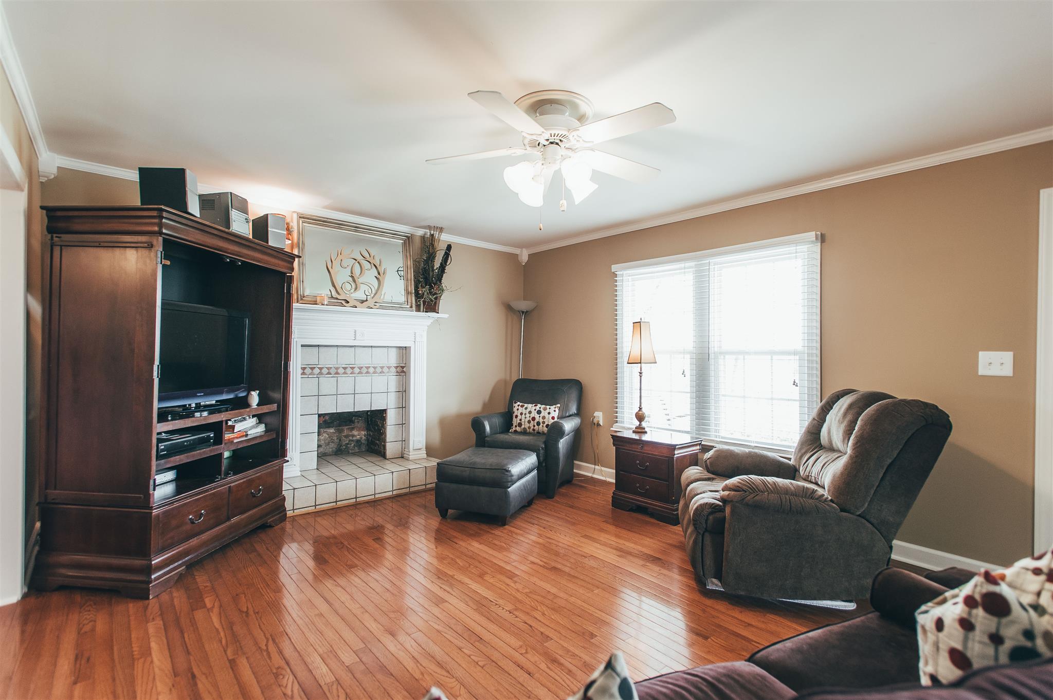 498 Canoe Branch Road Castalian Springs, TN 37031 - Photo 3 of 30 a living room with furniture and a flat screen tv