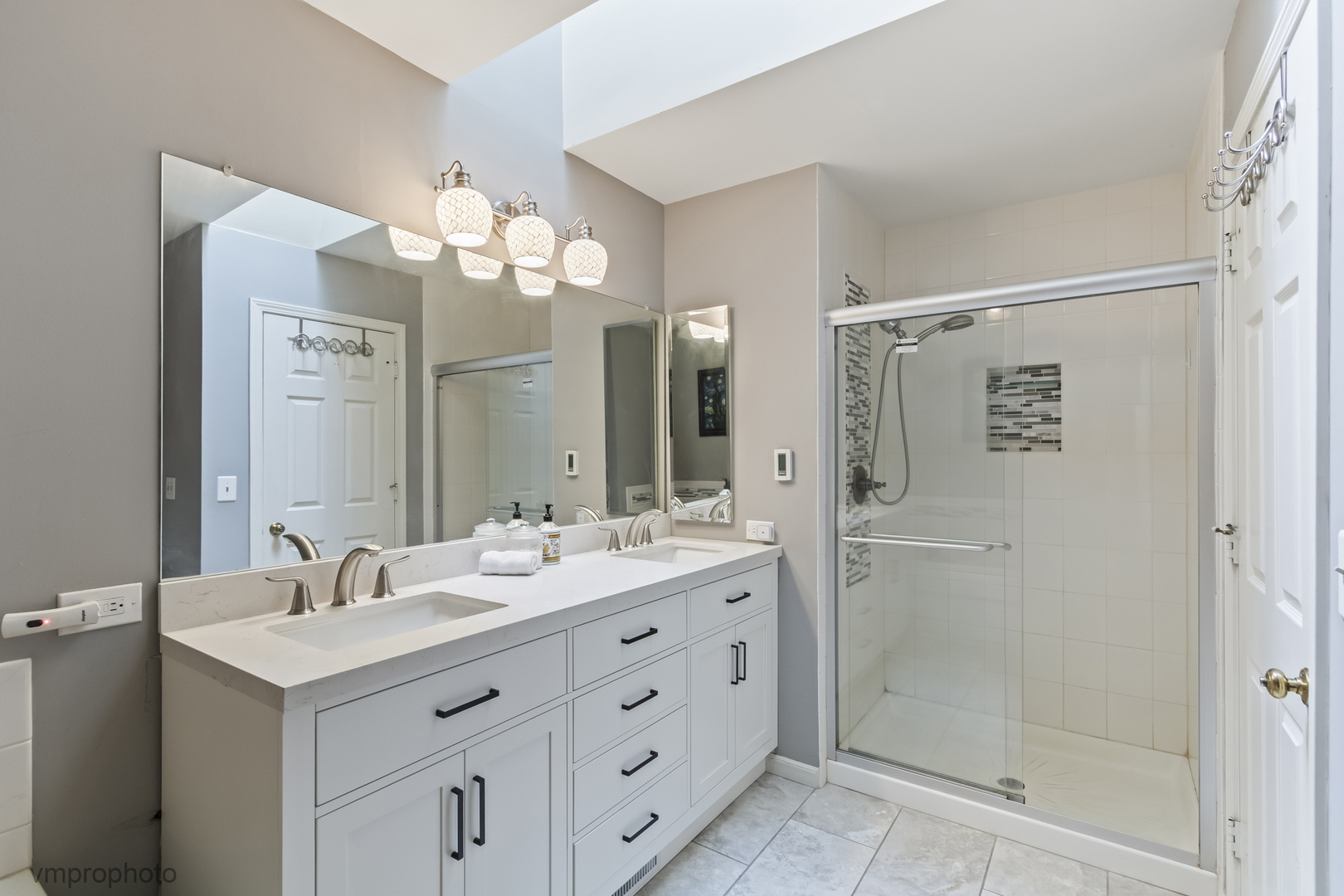 900 Shoreline Road Lake Barrington, IL 60010 - Photo 26 of 43 Gallery Image 26