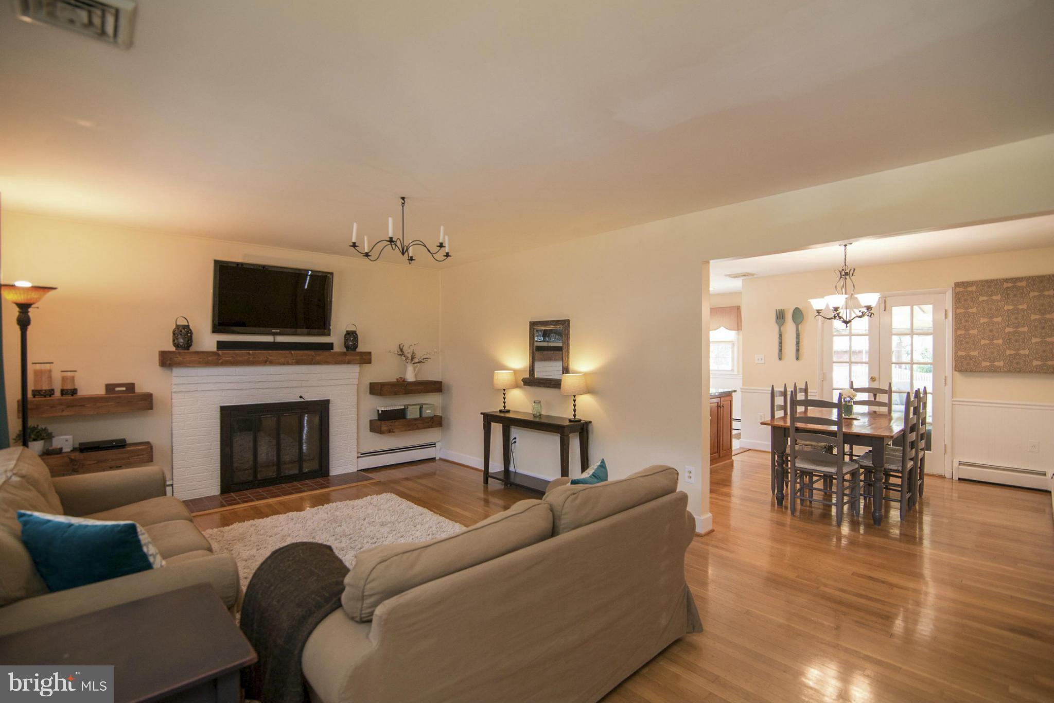 58 Belfast Road Lutherville-Timonium, MD 21093 - Photo 4 of 24 Living Room