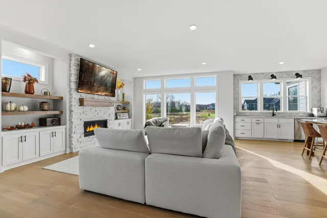 $1,300,000 | 14415 49th Street North, Stillwater, MN 55082