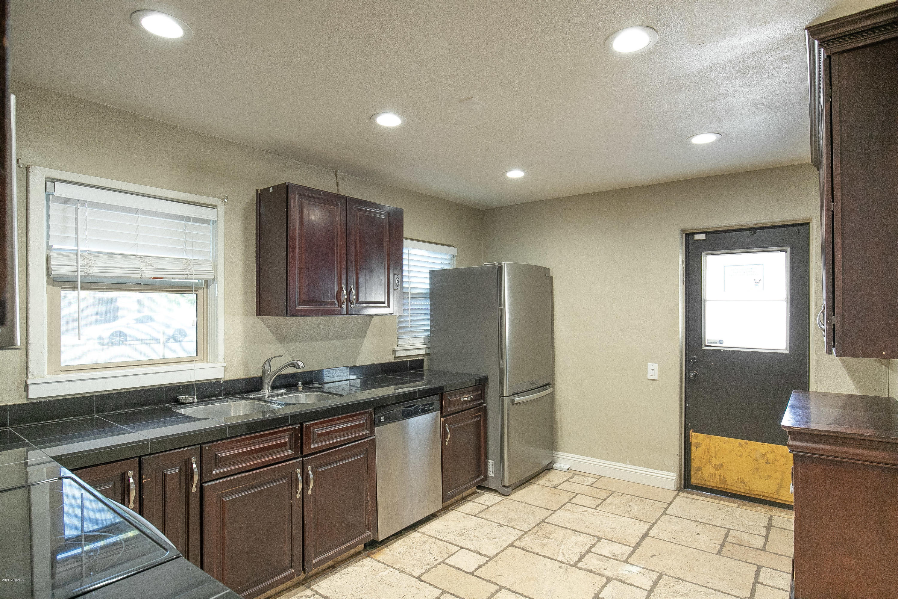 246 South Gilbert Road Gilbert, AZ 85233 - Photo 3 of 28 2-IMG_9983