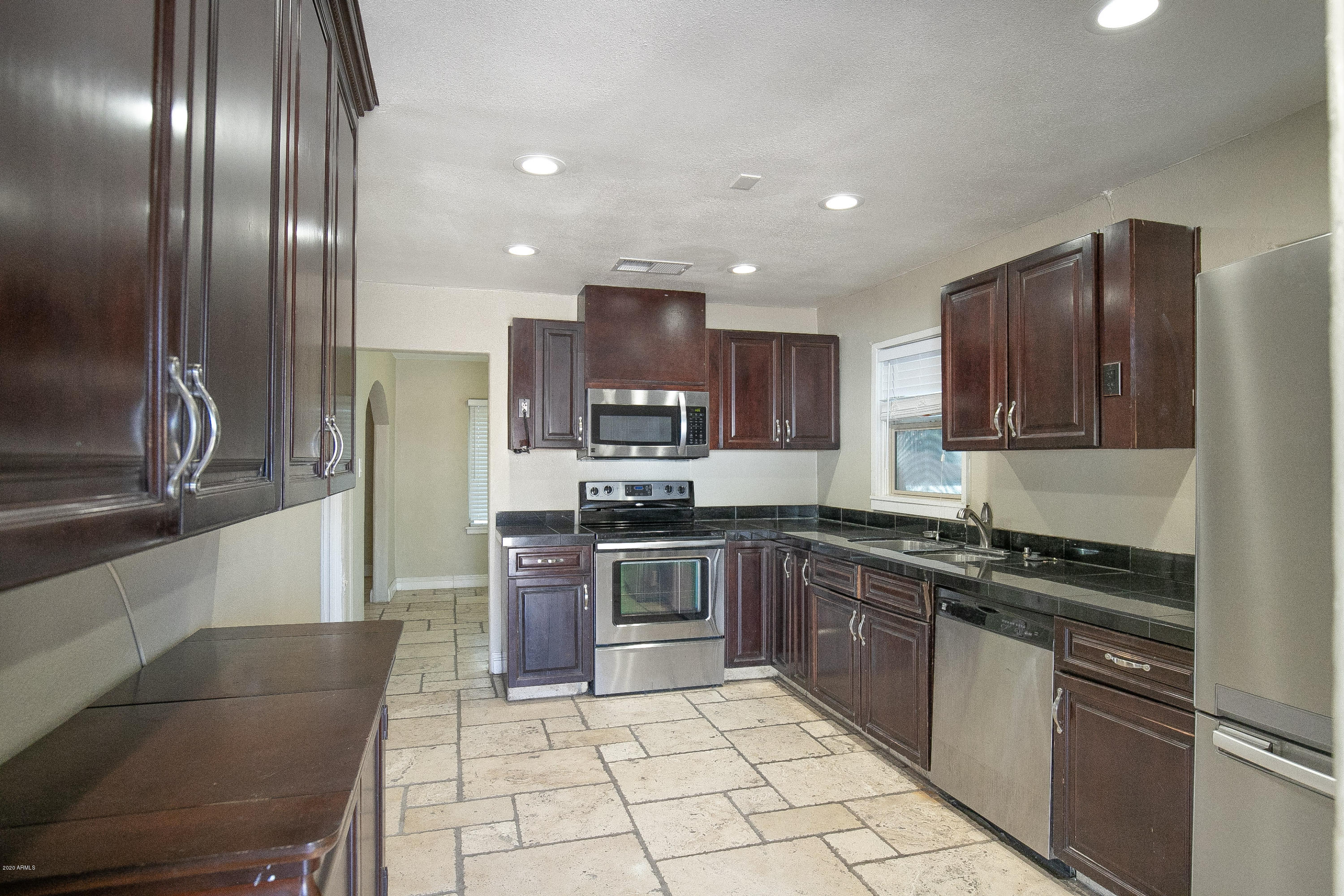 246 South Gilbert Road Gilbert, AZ 85233 - Photo 4 of 28 1-IMG_9982