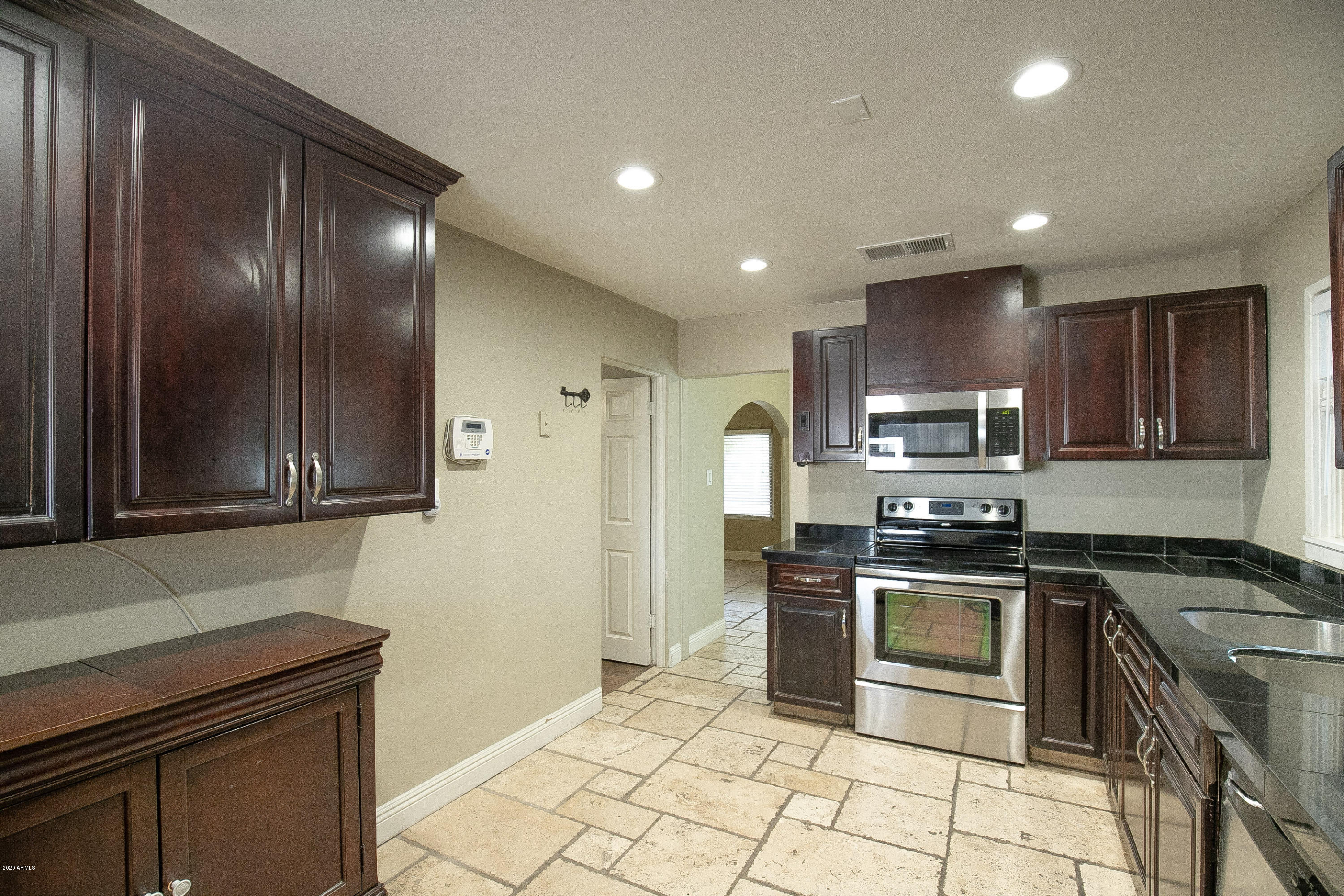 246 South Gilbert Road Gilbert, AZ 85233 - Photo 5 of 28 3-IMG_9985