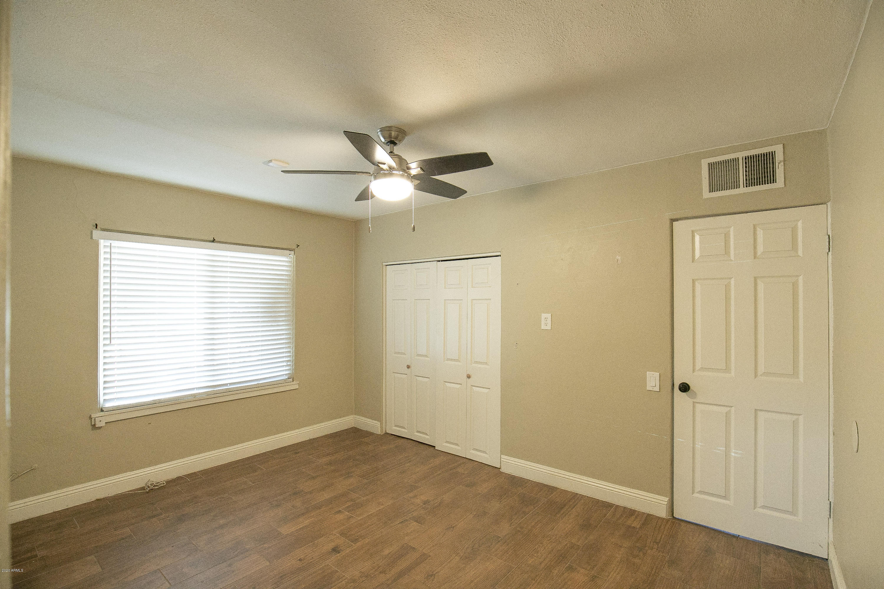 246 South Gilbert Road Gilbert, AZ 85233 - Photo 7 of 28 5-IMG_9988