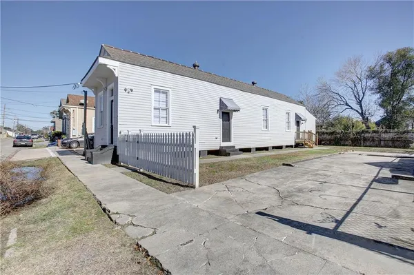 $1,750 | 617 Tupelo Street, New Orleans, LA 70117
