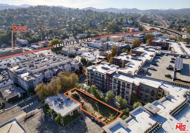 $1,500,000 | 22045 Clarendon Street, Woodland Hills, CA 91367