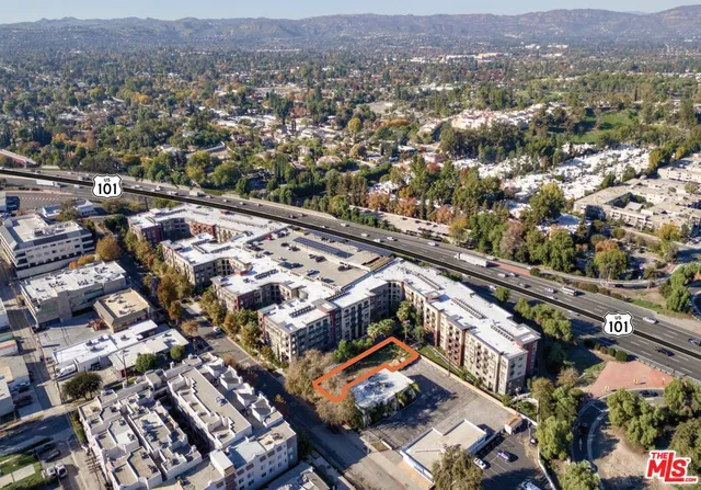 $1,500,000 | 22045 Clarendon Street, Woodland Hills, CA 91367