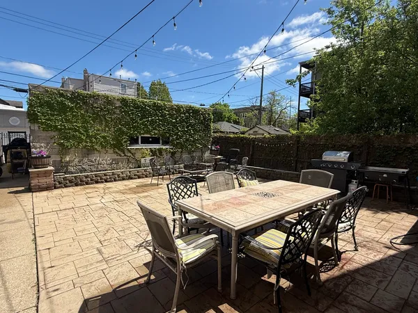 $2,800 | 2109 North Spaulding Avenue, Unit 1, Chicago, IL 60647