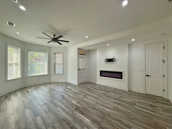 $2,800 | 2109 North Spaulding Avenue, Unit 1, Chicago, IL 60647