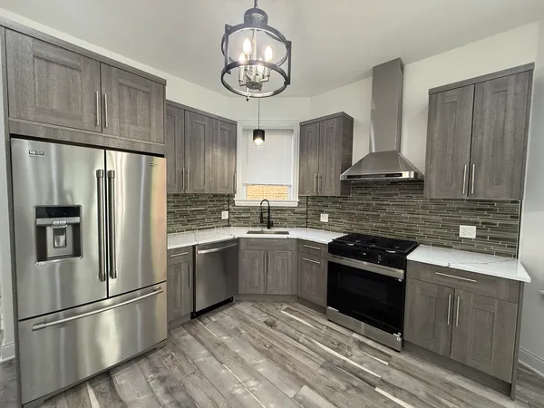 $2,800 | 2109 North Spaulding Avenue, Unit 1, Chicago, IL 60647