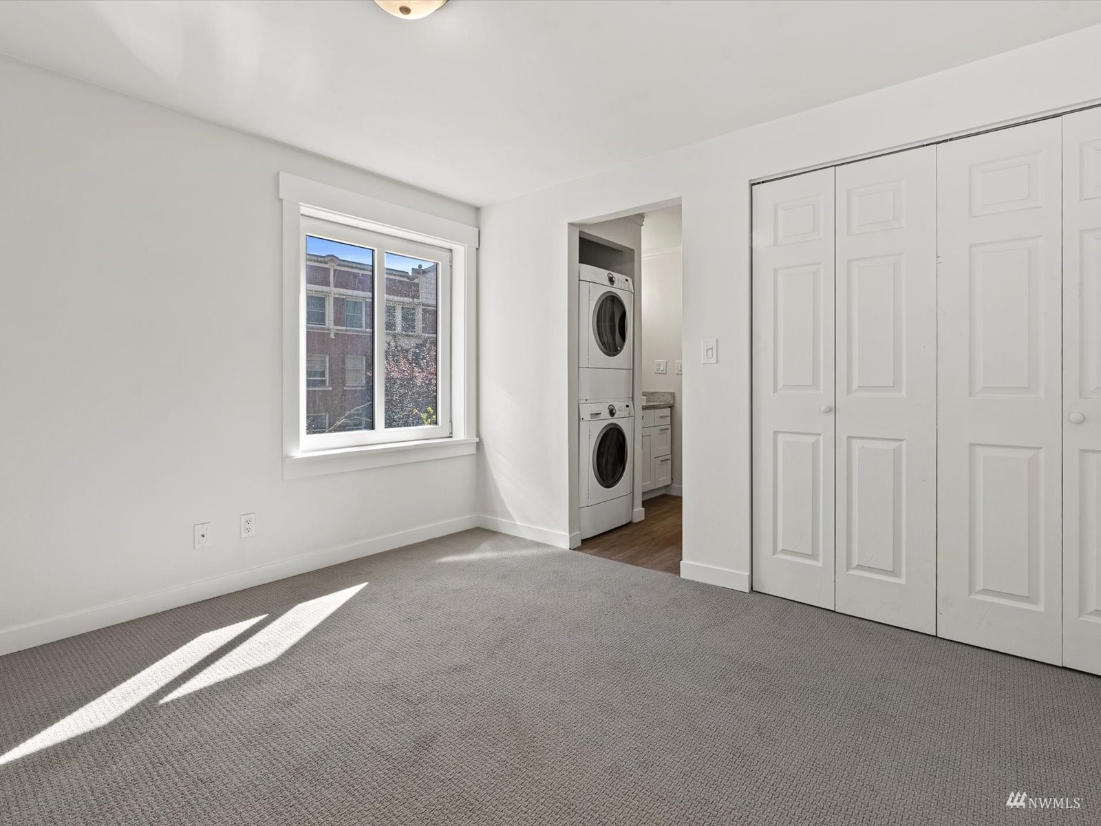 1300 University Street, Unit 2C Seattle, WA 98101 - Photo 12 of 20 an empty room with windows and closet