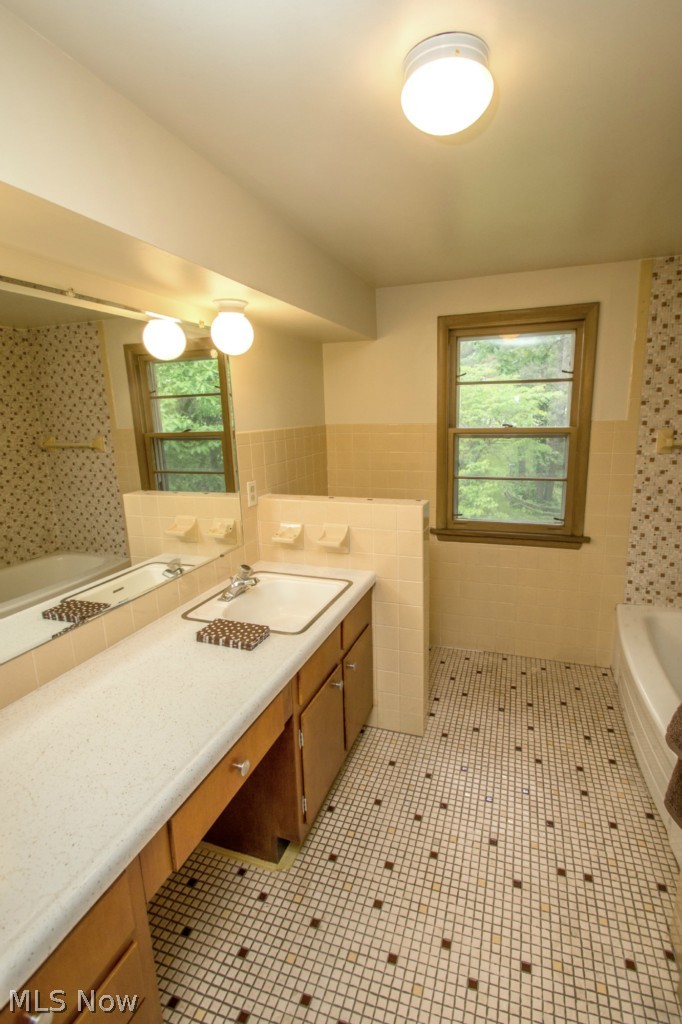 6219 Brookside Road Independence, OH 44131 - Photo 14 of 25 2nd Full Bath