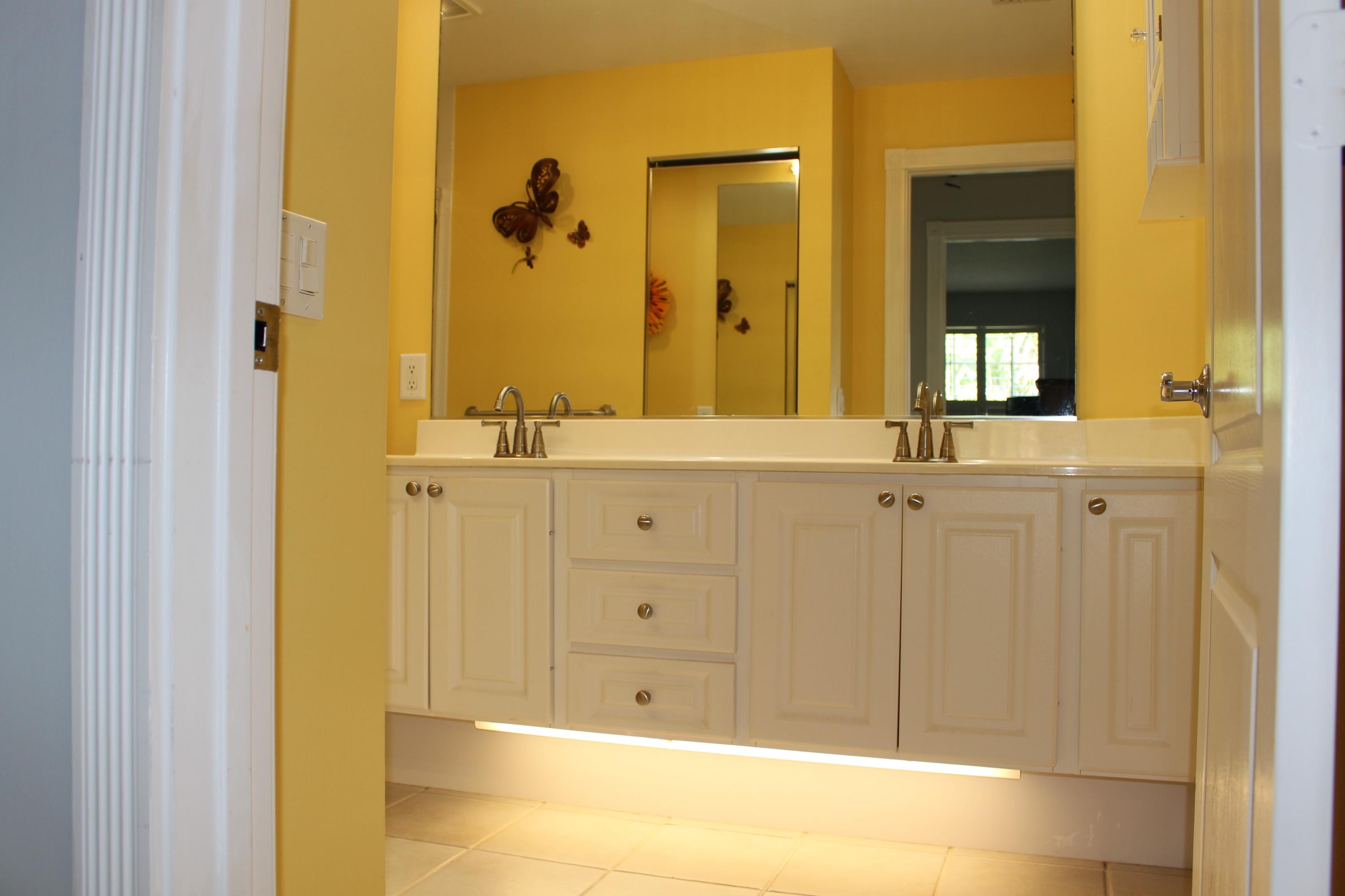 971 Southwest Tamarrow Place Stuart, FL 34997 - Photo 11 of 31 IMG_3199 (2)
