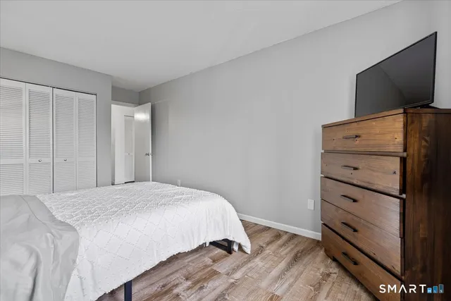 a view of livingroom with furniture and tv