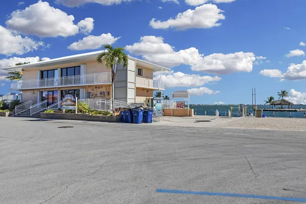 a view of a tennis court