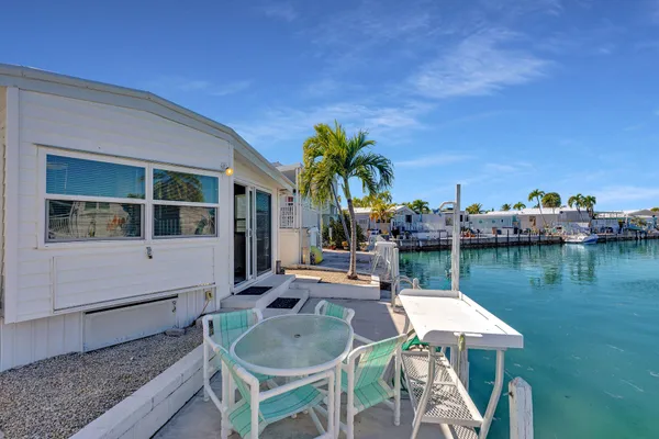 a table and chairs sitting in front of a house