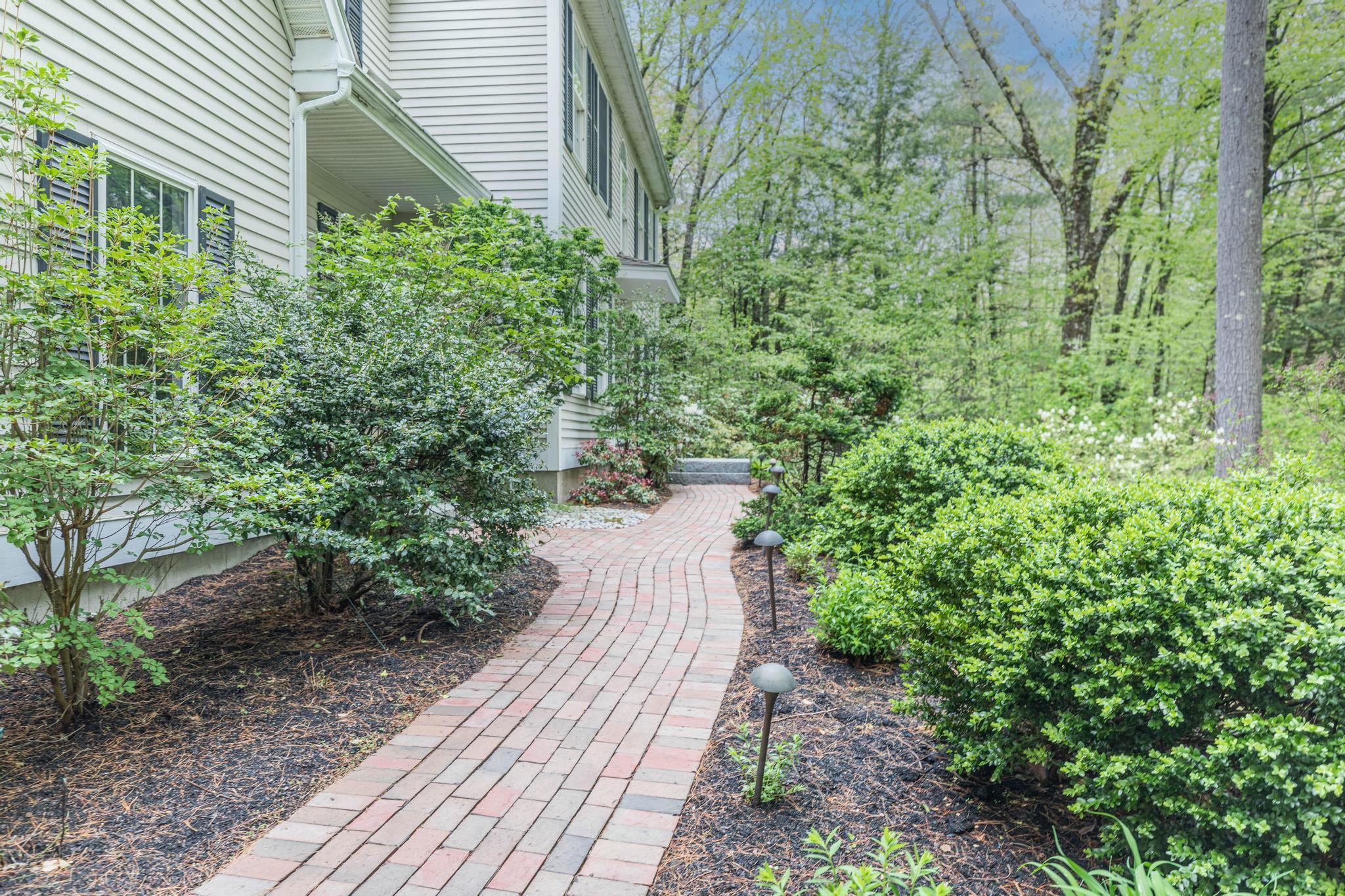 26 Captain's Way Exeter, NH 03833 - Photo 2 of 40