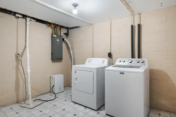 $289,900 | 6890 Riverbend Drive, Fairlawn, VA 24141