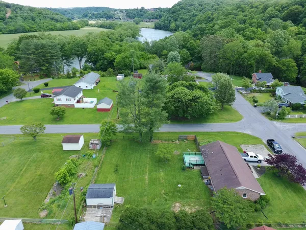 $289,900 | 6890 Riverbend Drive, Fairlawn, VA 24141