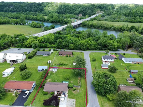 $289,900 | 6890 Riverbend Drive, Fairlawn, VA 24141