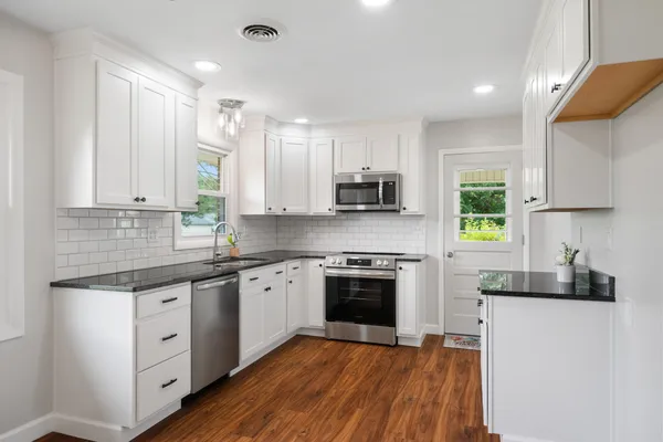 $289,900 | 6890 Riverbend Drive, Fairlawn, VA 24141