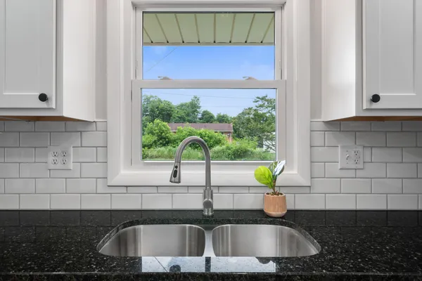 $289,900 | 6890 Riverbend Drive, Fairlawn, VA 24141