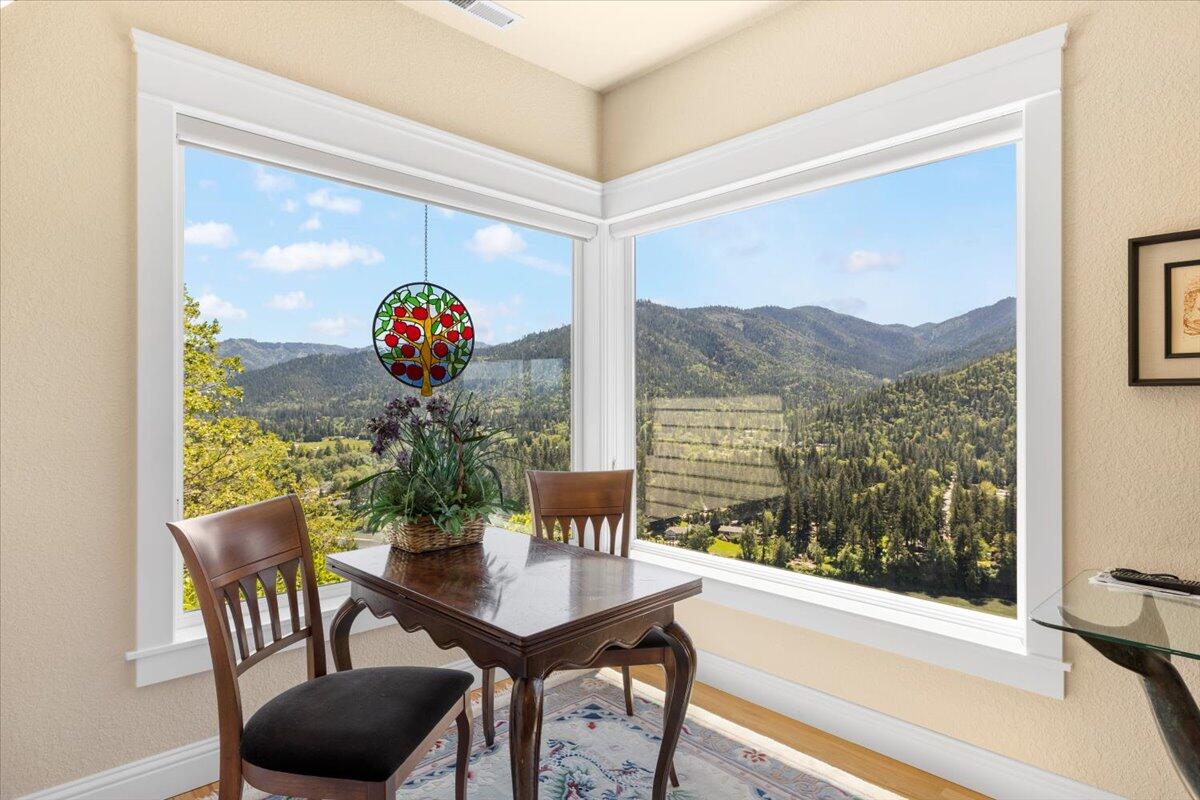 3344 Pearce Park Road Grants Pass, OR 97526 - Photo 37 of 65 You won't want to leave this sitting area either!