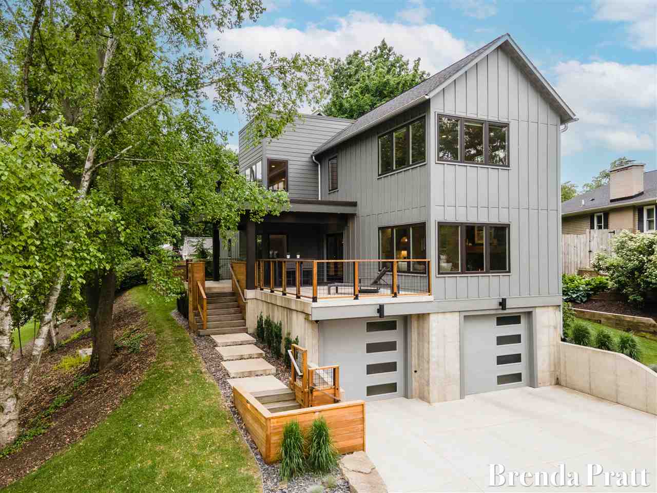 509 Manhattan Road East Grand Rapids, MI 49506 - Photo 1 of 48